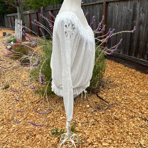 Free People Ivory Cut Out Peasant Blouse - Size Medium - Picture 7 of 14